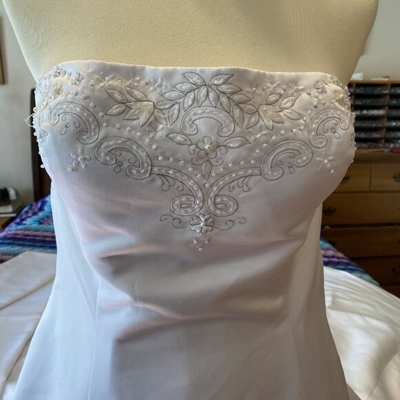 5) Wedding Gown: Holy Elegance - Picture 10 of 10